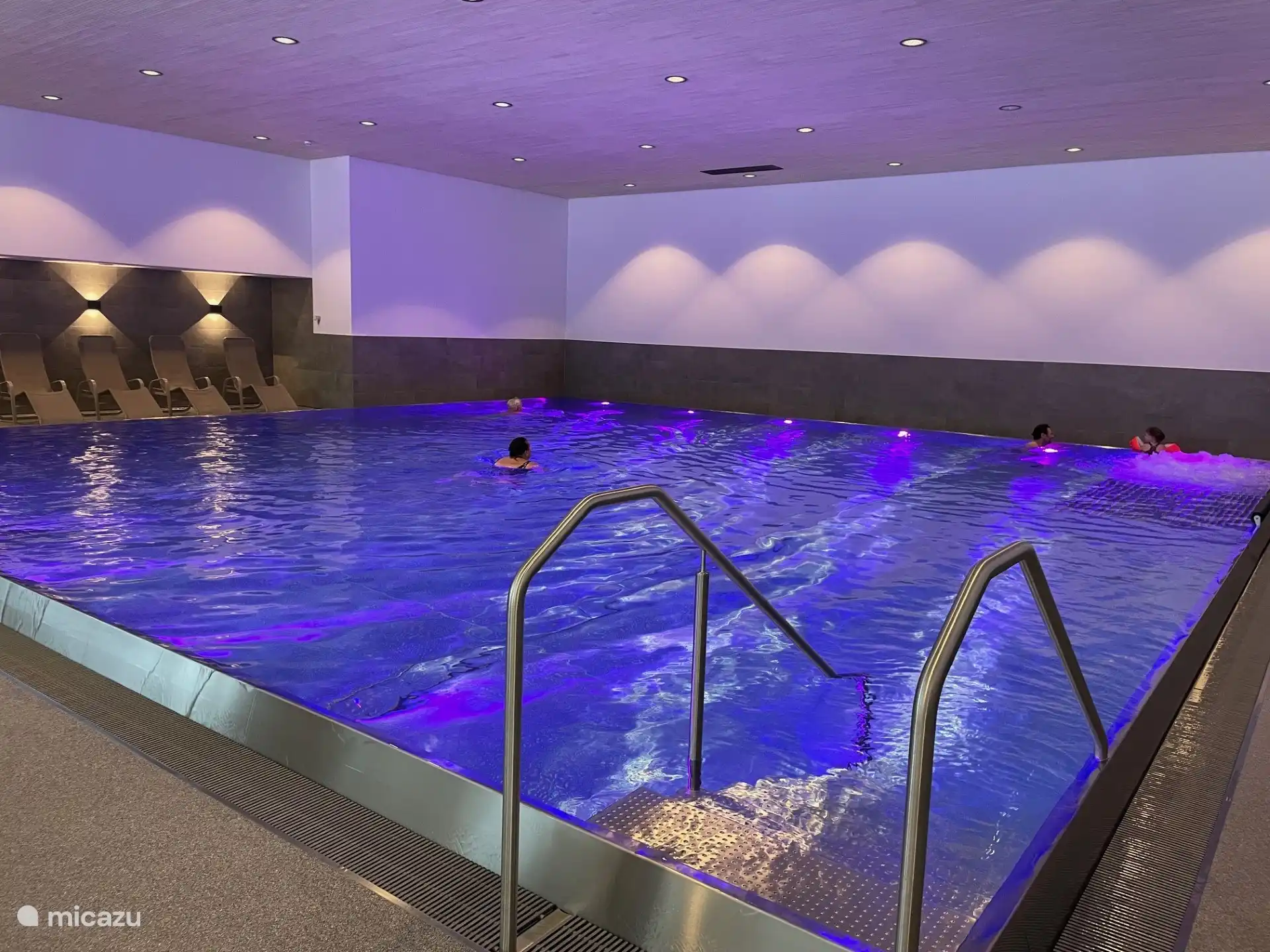 Hallenbad mit Ruhebereich