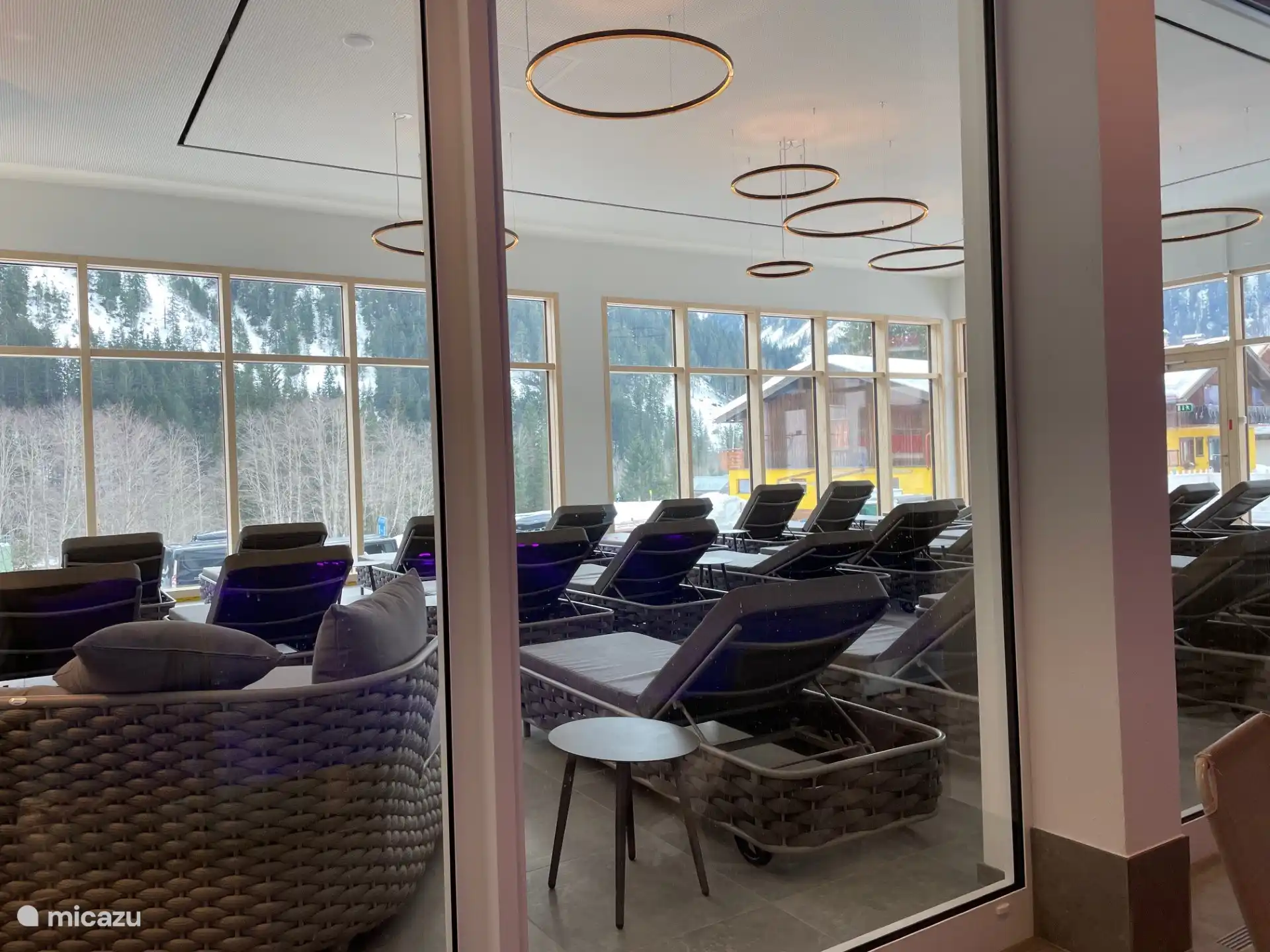 Entspannungsbereich am Schwimmbad