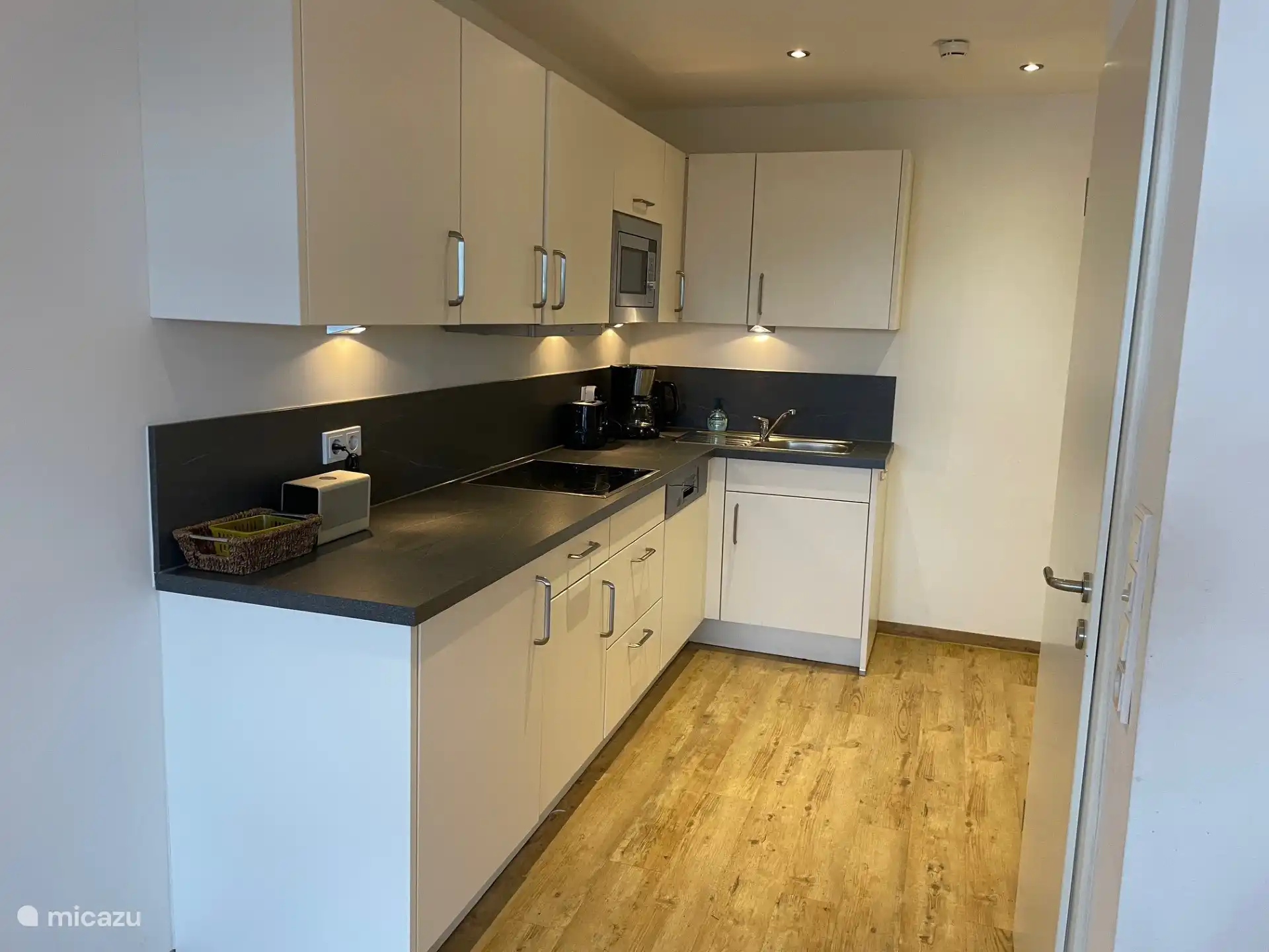 Küchenwohnung 218 mit Mikrowelle/Backofen, Geschirrspüler, Kaffeemaschine, Toaster, Wasserkocher. Niederländisches Fernsehen!