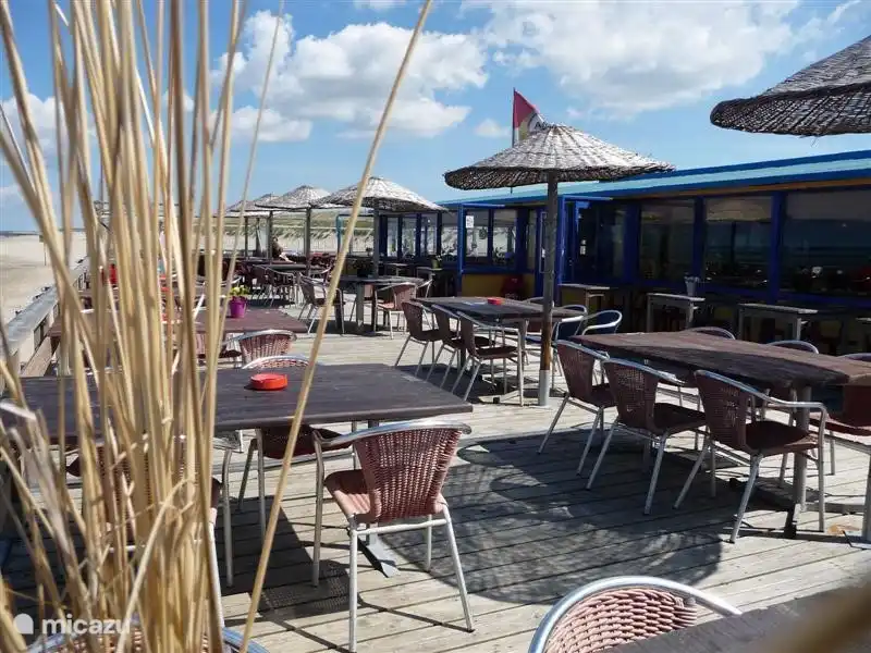 Es ist in Ordnung .. zu sein ... im Beach Club von St. Maartenszee