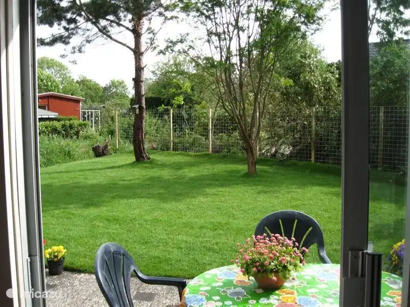 Herrliche Panoramasicht aus dem Wohnzimmer, in den Garten.