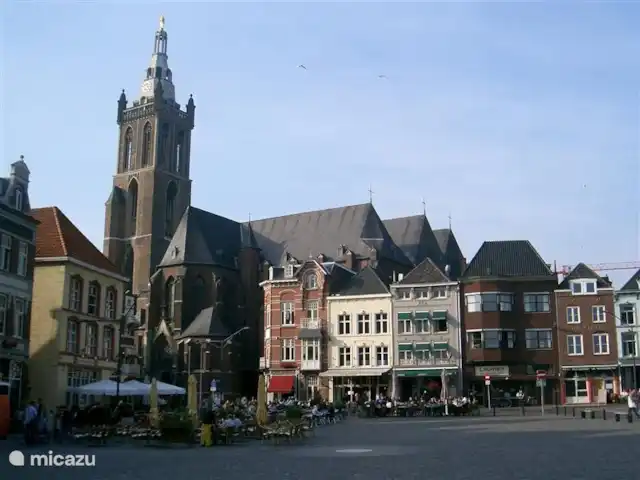La maison des PTT | Pays-Bas, Limbourg, Roerdalen - maison de vacances Il y a un marché tous les samedis sur la grande place de Roermond.