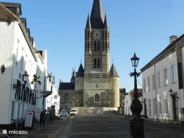 La maison des PTT | Pays-Bas, Limbourg, Roerdalen - maison de vacances L'église abbatiale (église Saint-Michel) dans la ville blanche de Thorn