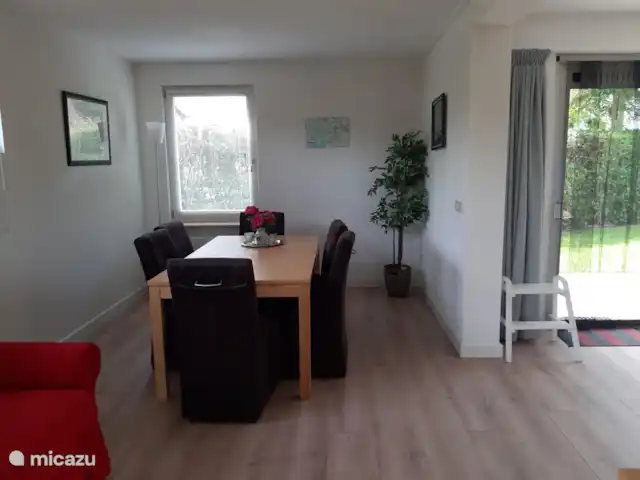 vista al campo en Países Bajos, Frise, Sint Nicolaasga - casa vacacional Comedor para seis personas