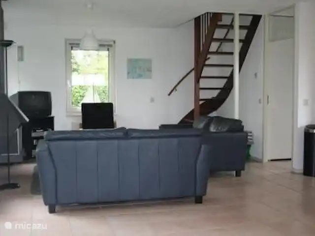 vista al campo en Países Bajos, Frise, Sint Nicolaasga - casa vacacional Acogedora sala de estar.