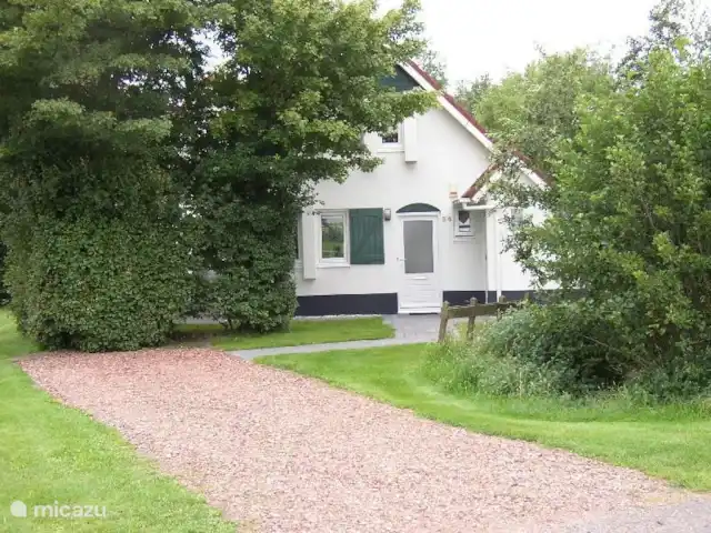 vista al campo en Países Bajos, Frise, Sint Nicolaasga - casa vacacional Casa de campo independiente con estacionamiento para dos autos
