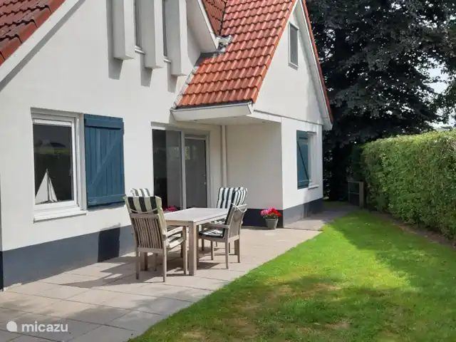 vista al campo en Países Bajos, Frise, Sint Nicolaasga - casa vacacional Terraza en el sur