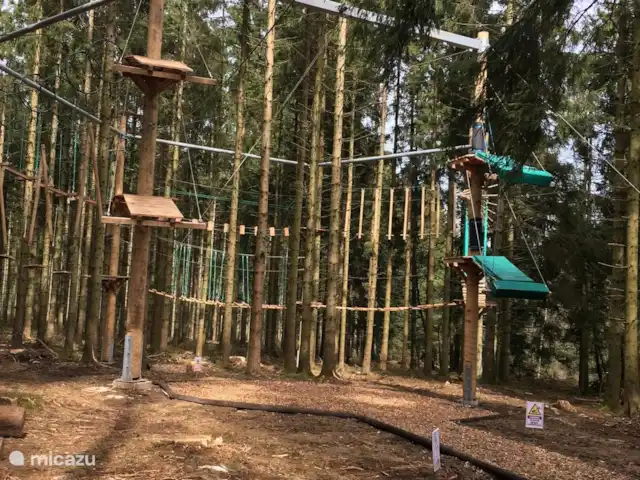 Maison de vacances familiale Gite Ardennais  | Belgique, Ardennes, Fraiture - maison de vacances En mars 2024, Avenature a ouvert un nouveau parcours d’aventure aérien/forêt d’escalade, construit selon les normes de sécurité les plus récentes, sécurisé par un système d’assurage continu.