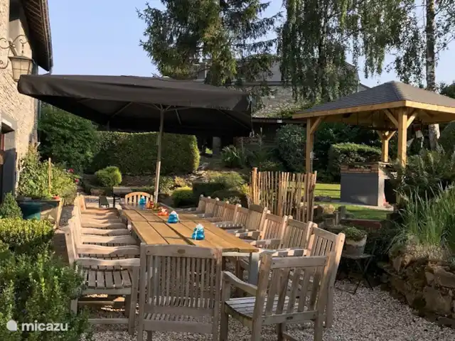 Maison de vacances familiale Gite Ardennais  | Belgique, Ardennes, Fraiture - maison de vacances Terrasse arrière avec jardin et espace barbecue, avec côté ensoleillé toute la journée