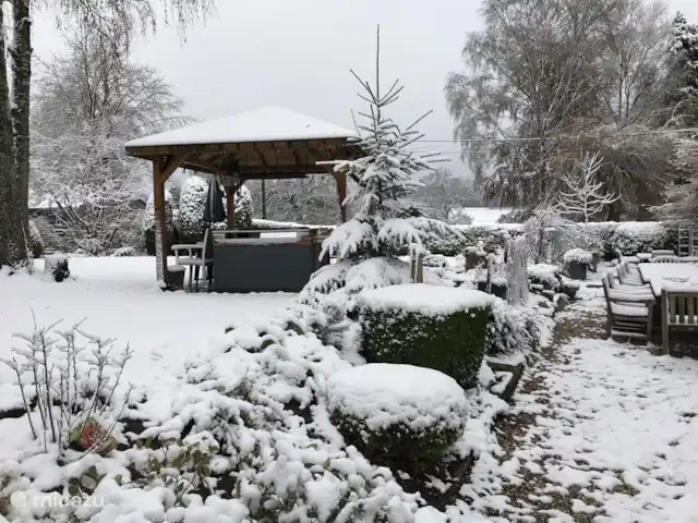 Maison de vacances familiale Gite Ardennais  | Belgique, Ardennes, Fraiture - maison de vacances L'hiver dans les Ardennes, jardin avec barbecue couvert