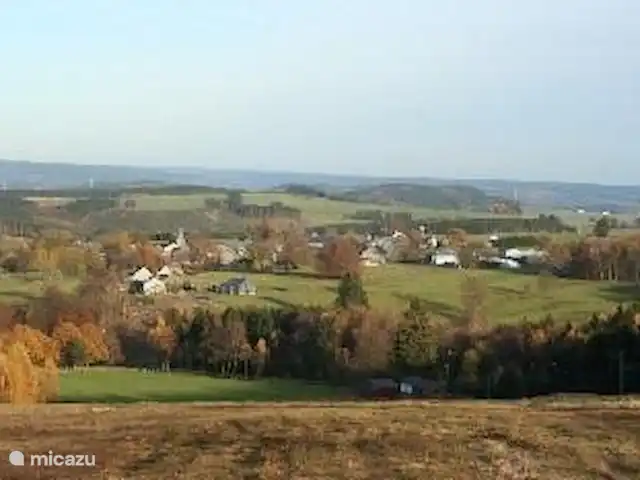 Maison de vacances familiale Gite Ardennais  | Belgique, Ardennes, Fraiture - maison de vacances Automne dans les Ardennes, vue depuis la piste de ski Baraque Fraiture sur le village de Fraiture.