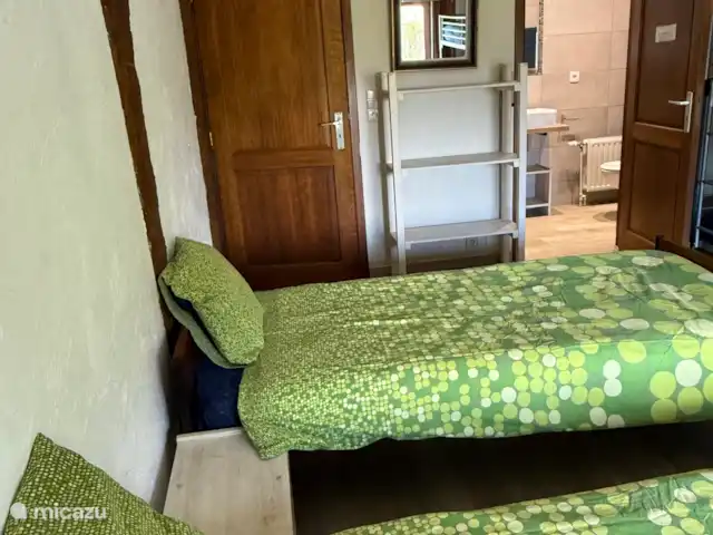 Maison de vacances familiale Gite Ardennais  | Belgique, Ardennes, Fraiture - maison de vacances Chambre 2 personnes avec lit 2 x 1 personne + salle de bain avec douche/lavabo/WC