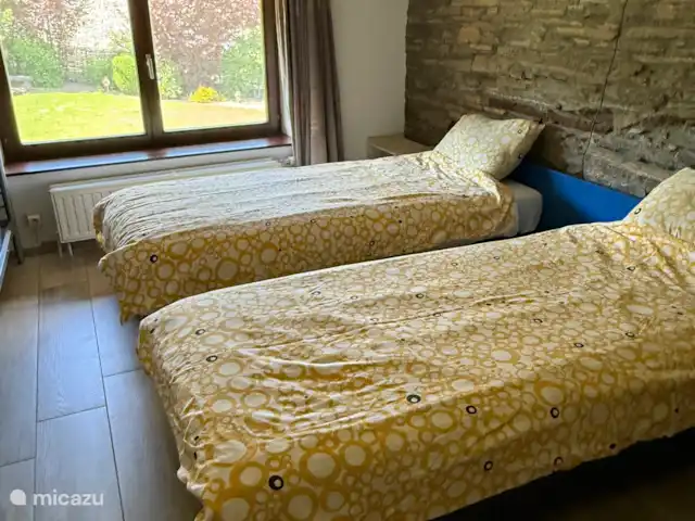 Maison de vacances familiale Gite Ardennais  | Belgique, Ardennes, Fraiture - maison de vacances Chambre 2 personnes avec 2 lits à sommier tapissier 1 pers de 210 de long
Salle de bain avec douche / lavabo / WC