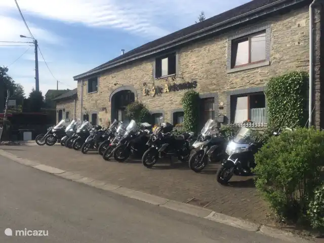 Maison de vacances familiale Gite Ardennais  | Belgique, Ardennes, Fraiture - maison de vacances Club de motards pour les groupes d’hommes, jusqu’à 15 personnes avec leur propre place de couchage (lit)