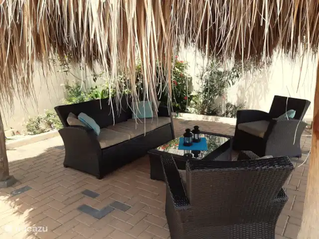 Kas Mondi | Curaçao, Banda Ariba (est), Jan Thiel - villa Vous pouvez vous prélasser sous la palapa au bord de la piscine.