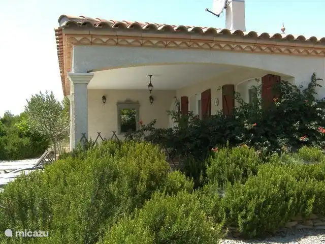 Le Chat Rouge 2026 avec 5** Confort | France, Hérault, Siran-Najac - villa Les gros buissons de romarin.