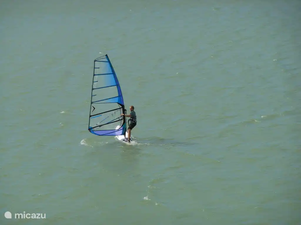 Browsing the Lac de Jouarres.