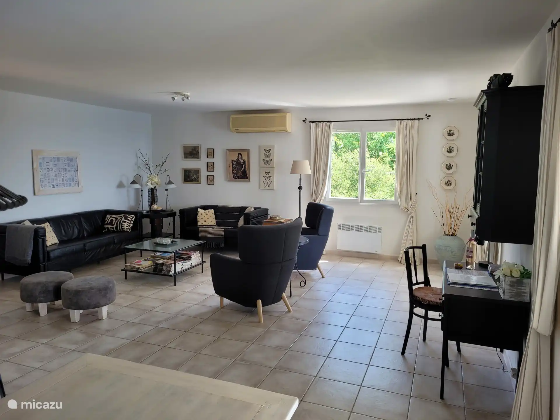 Living room-sitting area