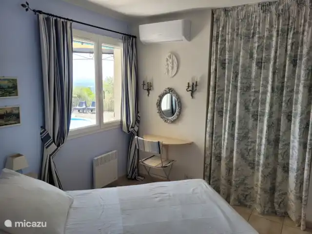 Le Canard Bleu 5* 2026 nog met keuze huren in Frankrijk, Hérault, Siran-Najac - villa Slaapkamer met 2- persoonsbed en airco.