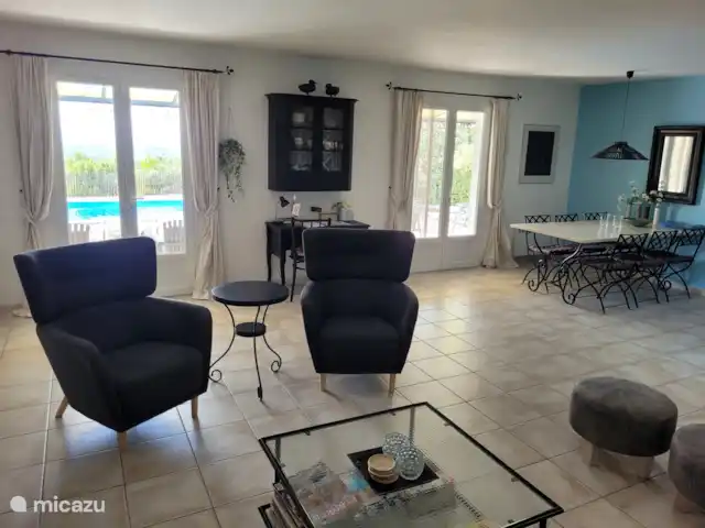 Le Canard Bleu 5* 2026 nog met keuze huren in Frankrijk, Hérault, Siran-Najac - villa Woonkamer
