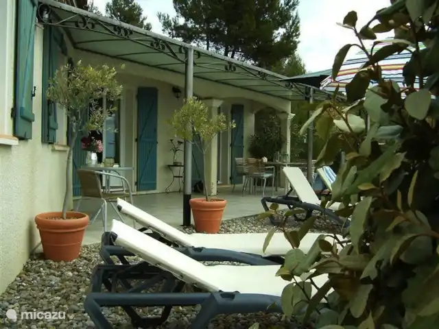 Le Canard Bleu 5* 2026 nog met keuze huren in Frankrijk, Hérault, Siran-Najac - villa Zicht vanaf de linkerkant.
