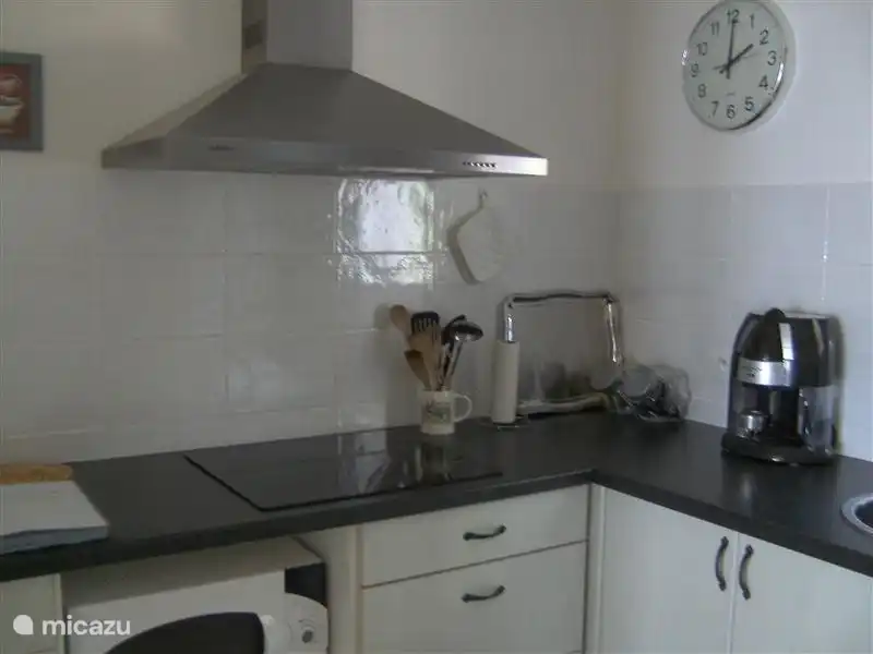 Cup of coffee? Senseo, filter coffee machine, Nespresso machine are all available.