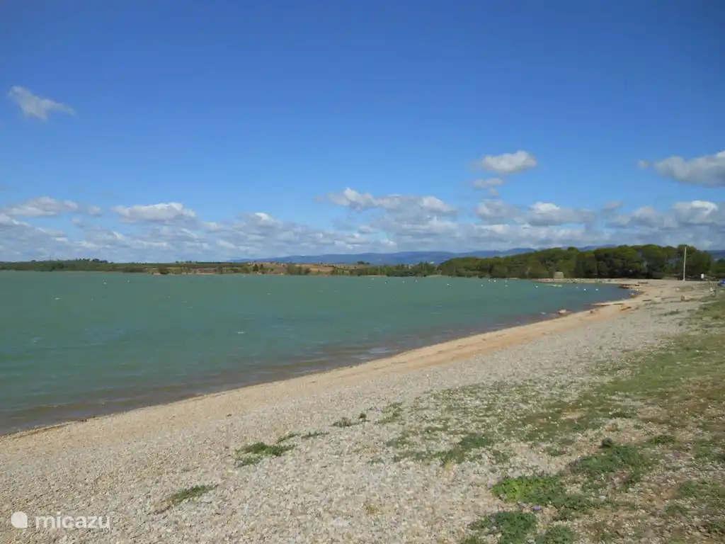 Lac de Jouarres, fishing, swimming, canoeing, sailing and windsurfing.