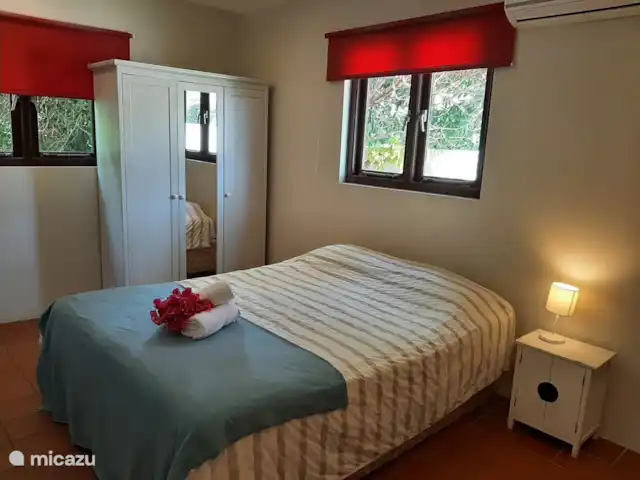 studio en Aruba, Oranjestad, Oranjestad – Apartamentos Caya Luna- casita Shoco Casita Blenchi, dormitorio independiente con aire acondicionado