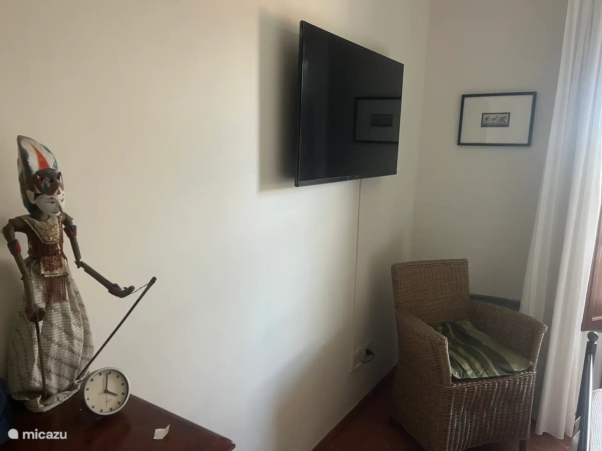 Pantalla Sony de 43 pulgadas (Google TV) en el dormitorio y 32 pulgadas en el salón. Viendo tu propia tele