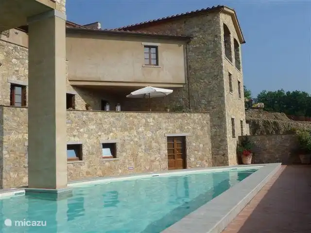 Nuestra casa vista desde la piscina