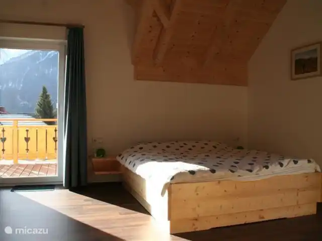 villa en Austria, Carintia, Kötschach-Mauthen – Villa Montañara Dormitorio con acceso a balcón y azotea!