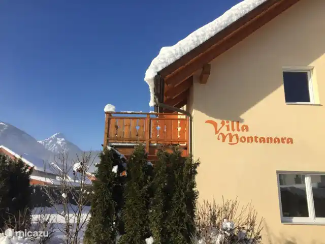 villa en Austria, Carintia, Kötschach-Mauthen – Villa Montañara Vista desde balcón y terraza en la pista de esquí