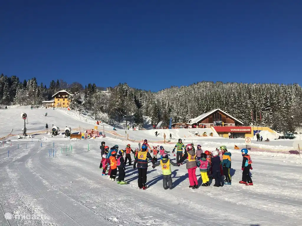 Domaine skiable idéal pour les familles littéralement à côté.