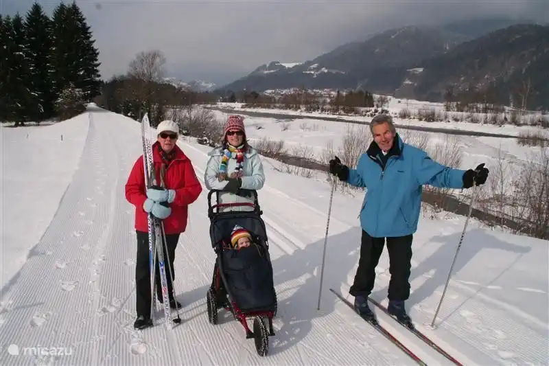 Ski de fond et randonnée hivernale avec toute la famille.