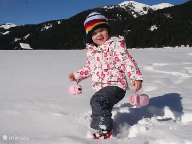 villa en Austria, Carintia, Kötschach-Mauthen – Villa Montañara Los niños también pueden jugar en invierno.