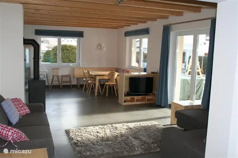 Salon lumineux, WiFi et télévision par câble disponibles !