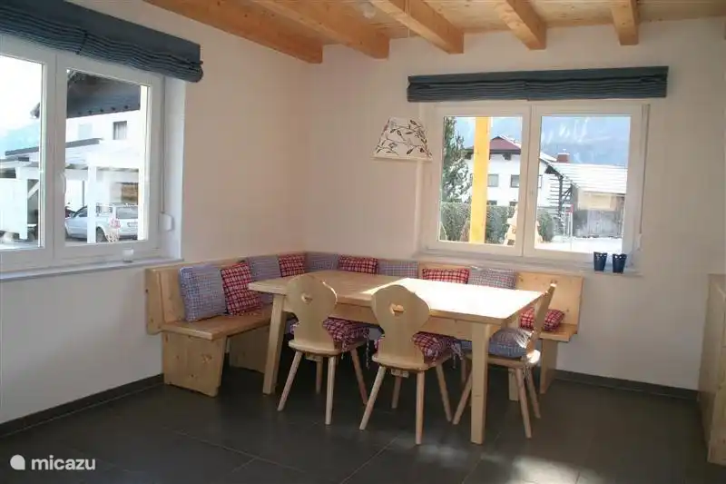 Salle à manger autrichienne confortable.