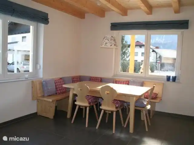 villa en Austria, Carintia, Kötschach-Mauthen – Villa Montañara Acogedor comedor austriaco.