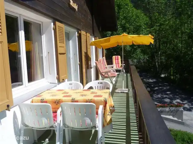 Chalet Mistelhof Apartamento planta alta 4 pers en Suiza, Valais, Fiesch - chalet Parte superior: Amplio balcón (13m) con muebles de jardín incl. tumbonas