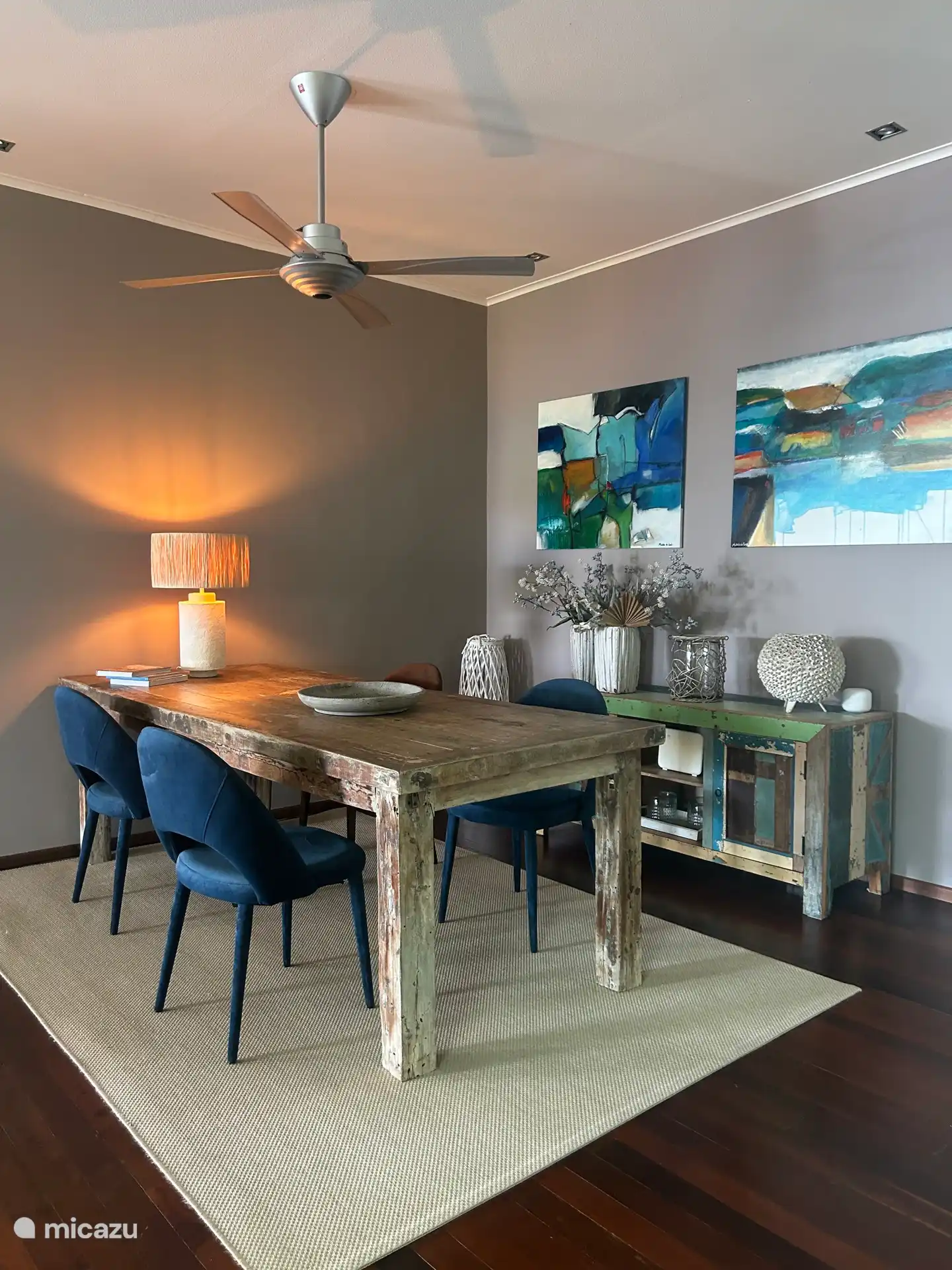 detail eettafel binnen