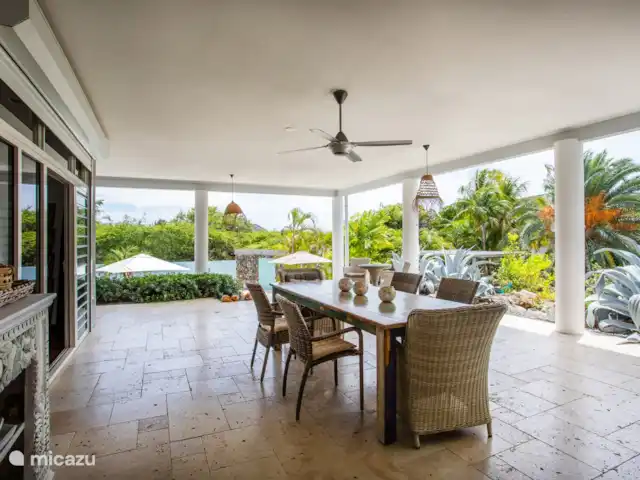 Belle villa tropicale à Jan Thiel | Curaçao, Banda Ariba (est), Jan Thiel - villa Grande table à manger sur terrasse couverte par tous les temps belle salle à manger en plein air