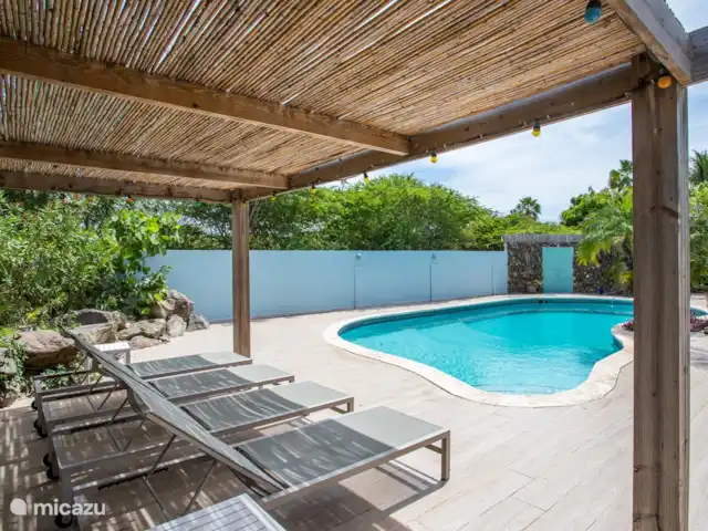 Belle villa tropicale à Jan Thiel | Curaçao, Banda Ariba (est), Jan Thiel - villa Pergola face à la piscine