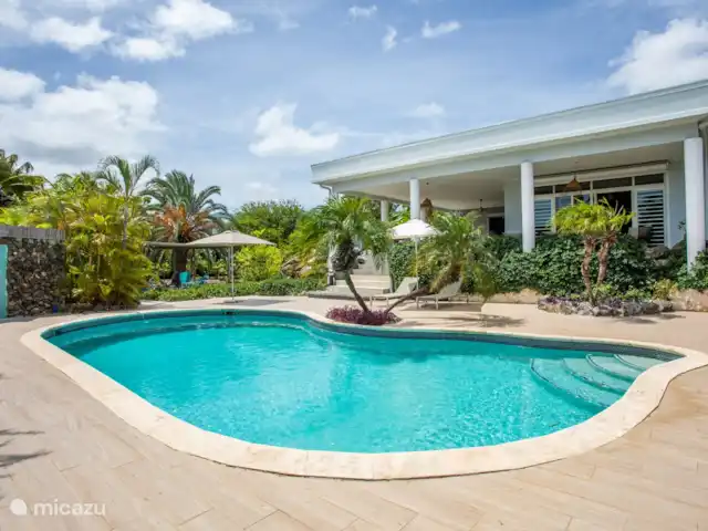 Belle villa tropicale à Jan Thiel | Curaçao, Banda Ariba (est), Jan Thiel - villa La piscine sous l’autre angle