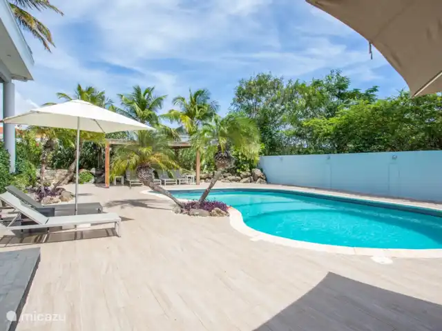 Belle villa tropicale à Jan Thiel | Curaçao, Banda Ariba (est), Jan Thiel - villa La piscine sous l’autre angle