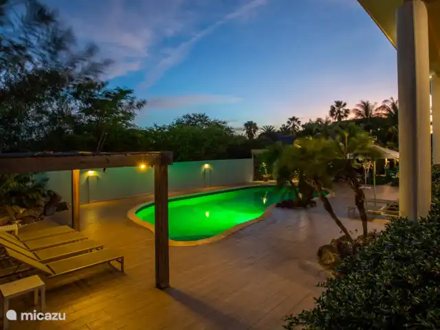 Belle villa tropicale à Jan Thiel | Curaçao, Banda Ariba (est), Jan Thiel - villa Ambiance de soirée