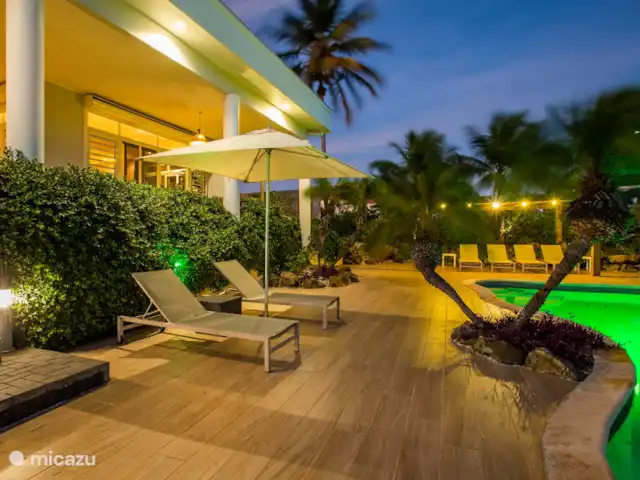 Belle villa tropicale à Jan Thiel | Curaçao, Banda Ariba (est), Jan Thiel - villa Ambiance de soirée
