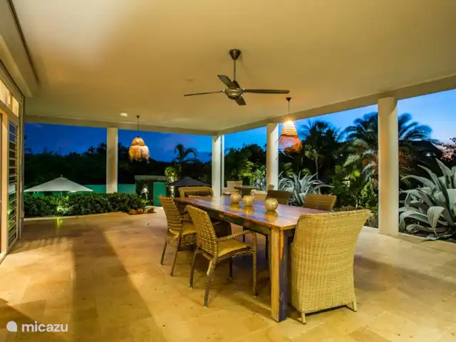Belle villa tropicale à Jan Thiel | Curaçao, Banda Ariba (est), Jan Thiel - villa Ambiance de soirée