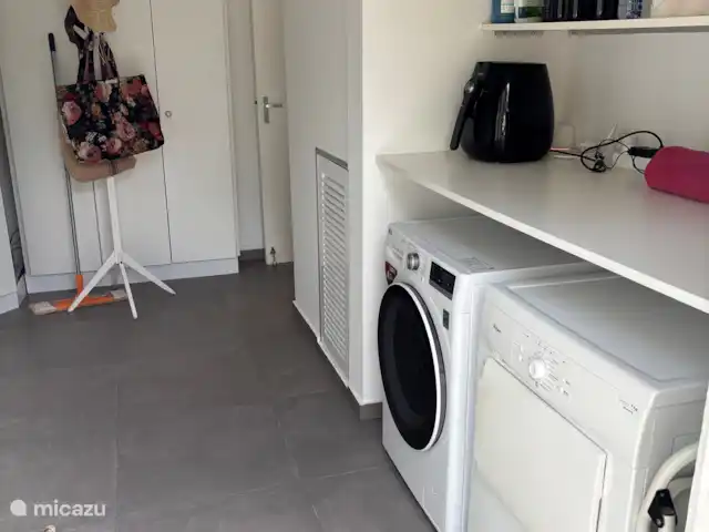 Belle villa tropicale à Jan Thiel | Curaçao, Banda Ariba (est), Jan Thiel - villa Buanderie avec machine à laver et sèche-linge