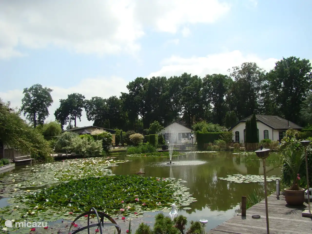 Von der gegenüberliegenden Seite gesehen