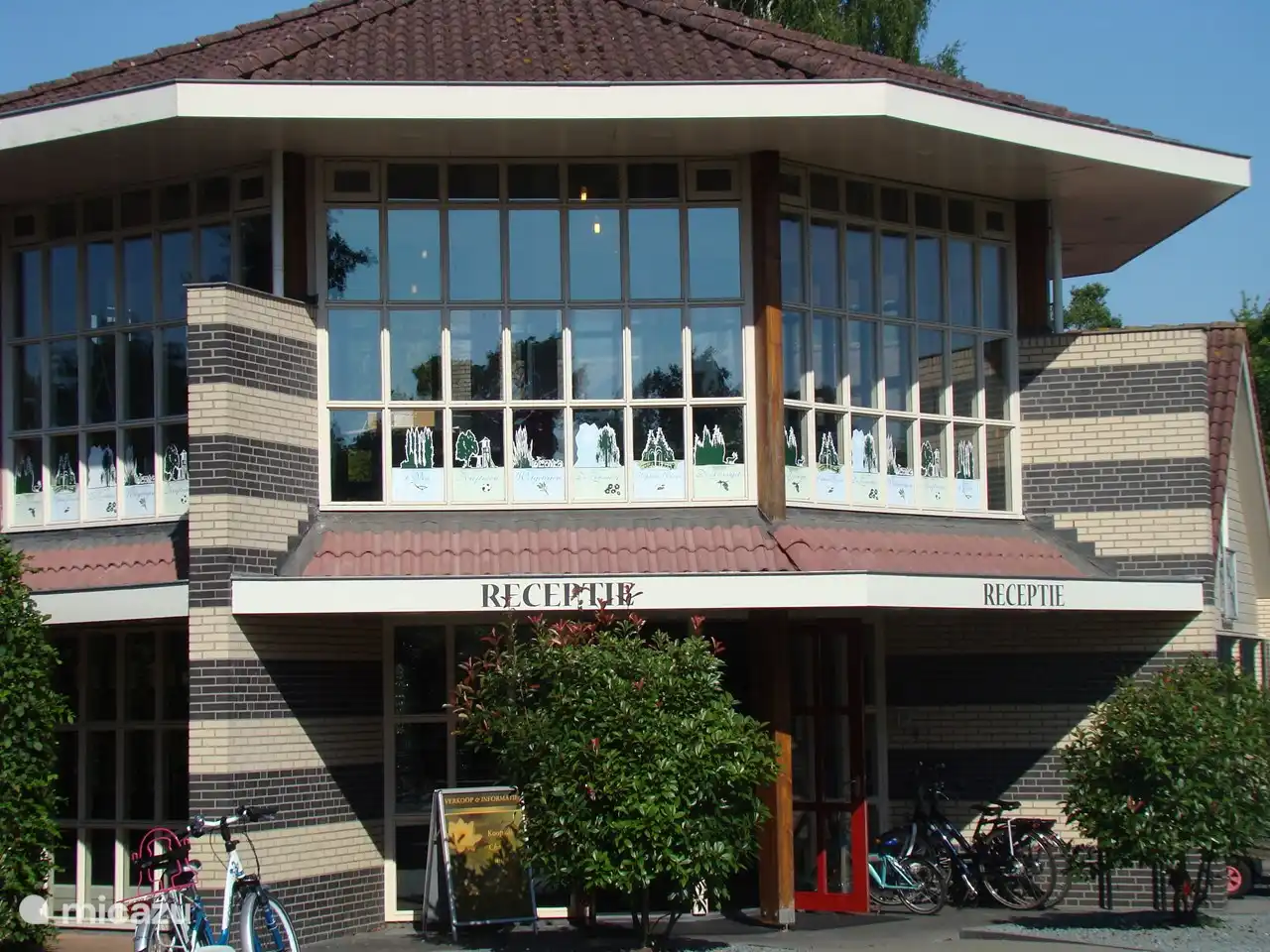 Rezeption für ermäßigte Eintrittskarten und Münzwaschsalon